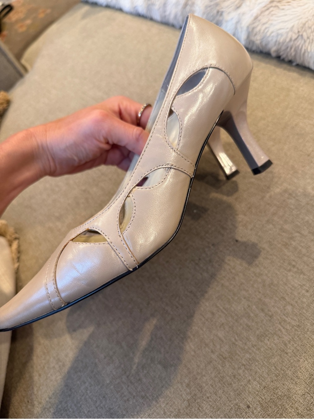 Liz Claiborne Beige Cutout Leather Dress Pumps